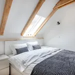 Bright & Spacious Loft In The Heart Of Old Town